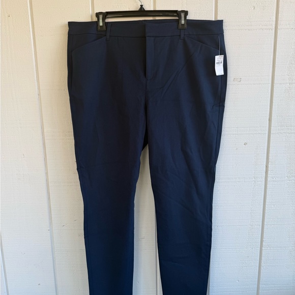 Old Navy Pants - NWT Old Navy Pixie High Rise Size 18 in Navy